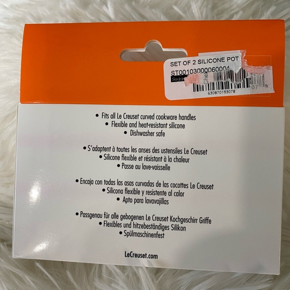 NIB  Le Creuset silicone handle grips in Cerise - Picture 3 of 4